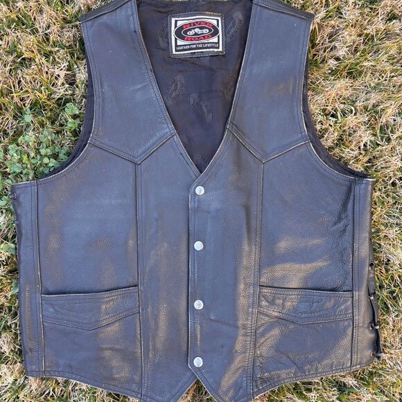 River road Black heavyweight leather biker vest button-up front